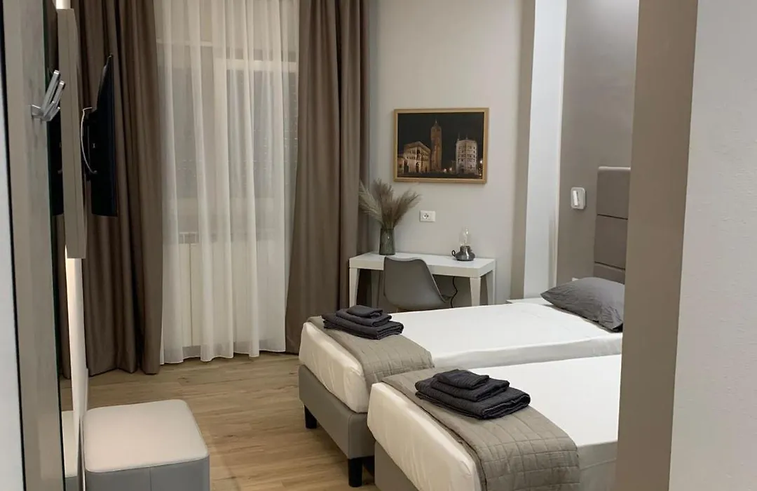 Fla Rooms - By Devona Rooms-1